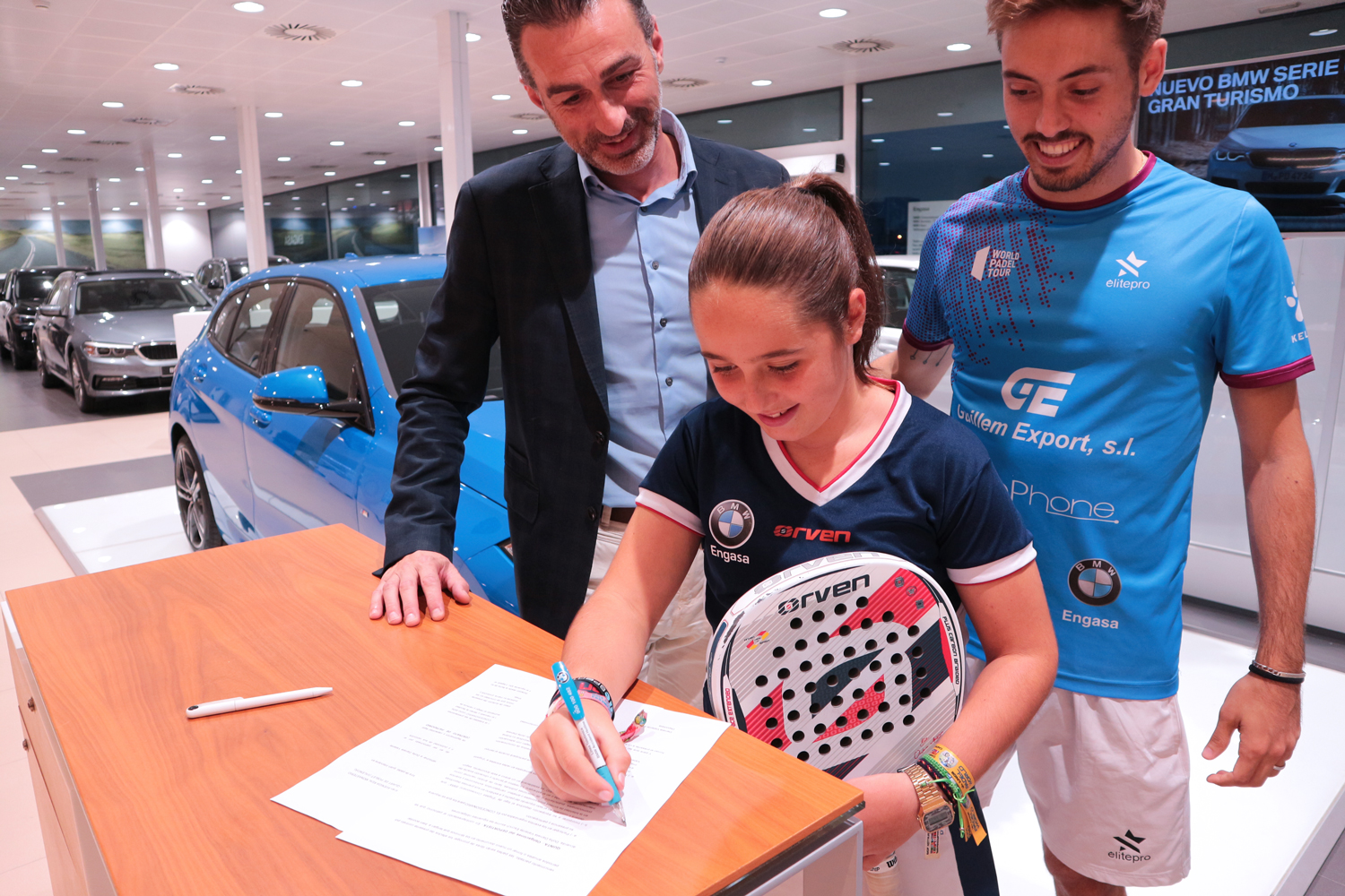 Firma contrato de patrocinio a la jugadora Daniela Valentín Escrich