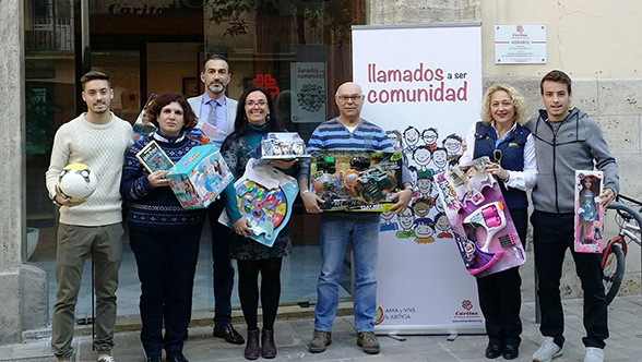 Entrega de regalos a Caritas Valencia